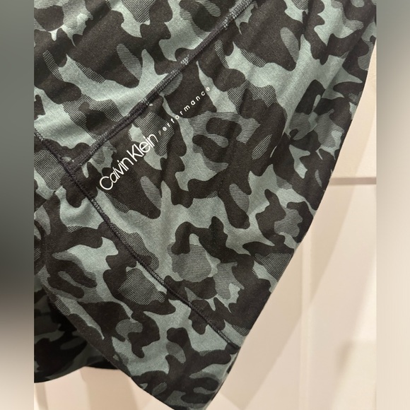 Calvin Klein Performance Camo Long-sleeve Top - Picture 6 of 10